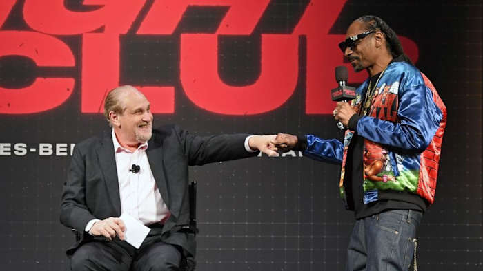 Announcer Al Bernstein (L) fist-bumps rapper Snoop Dogg during a news conference for Triller Fight Club's inaugural 2021 boxing event at The Venetian Las Vegas on March 26, 2021 in Las Vegas, Nevada. (Photo by Ethan Miller/Getty Images)